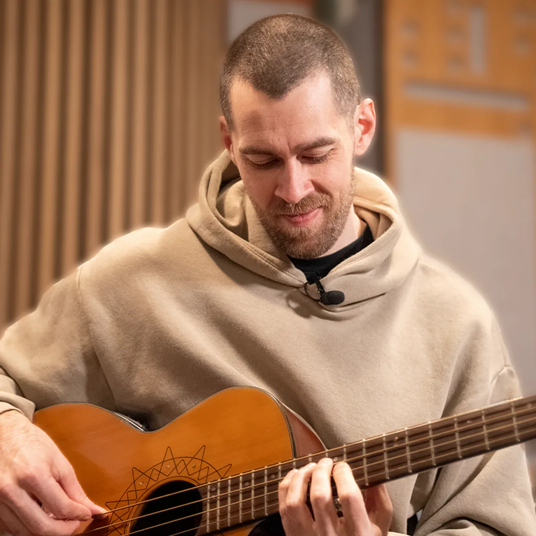 Ben Muralt playing guitar